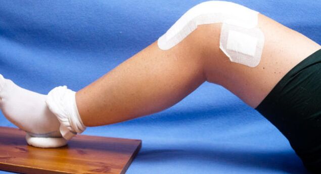 Use of a therapeutic plaster for arthrosis of the knee joint